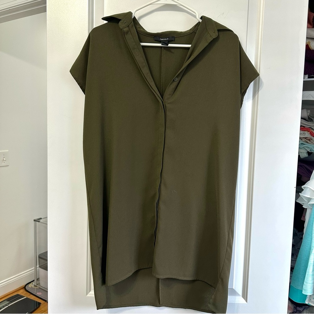 Forever 21 Olive Green Collared Blouse Short Sleeve Hi-Low Top Size S